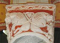 Chauvigny, Eglise Saint-Pierre, Chapiteau, Lions adosses